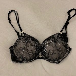 Victoria’s Secret lightly padded Lace Push-Up Bra 34B